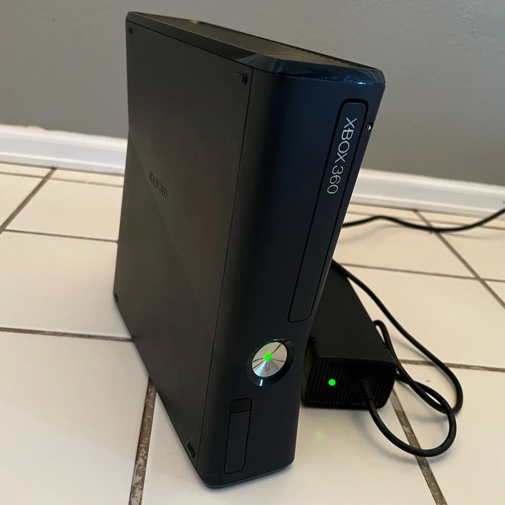 Black Xbox 360 S console